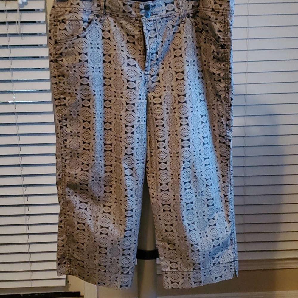 Set- Capri and Bermuda shorts